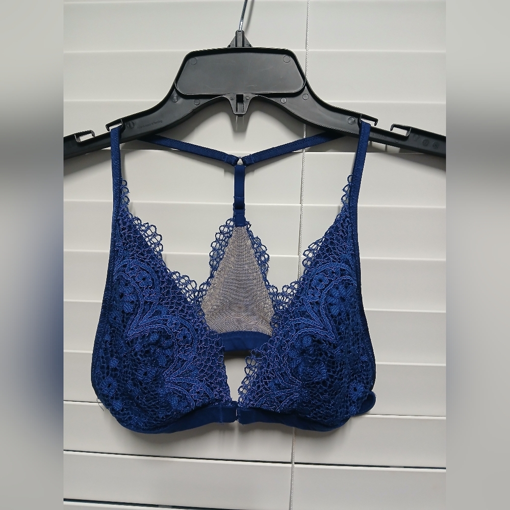 Preowned Victoria Secret Xs Clean Elegant Blue Lace Bralette